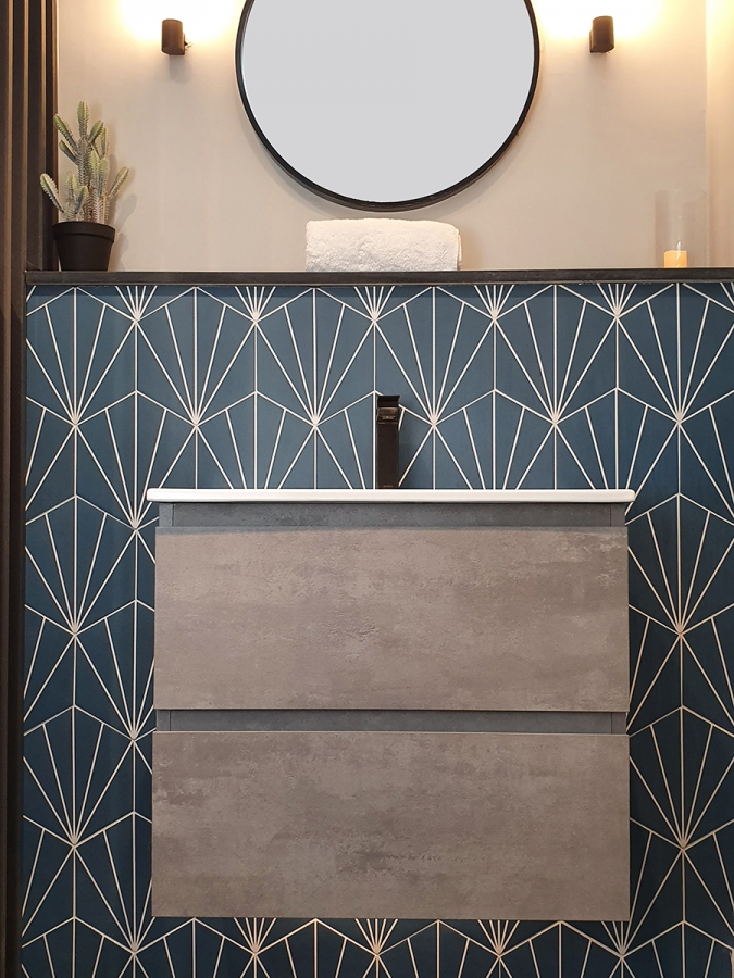 600mm Opa unit in concrete grey, 600mm ceramic basin, Latitude single lever monobasin in brushed black.